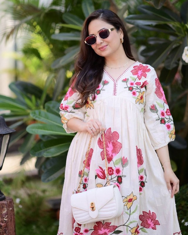 This Summer Season Wear Trendy Co-Ord Set With Embroidery Work (LG-2111)