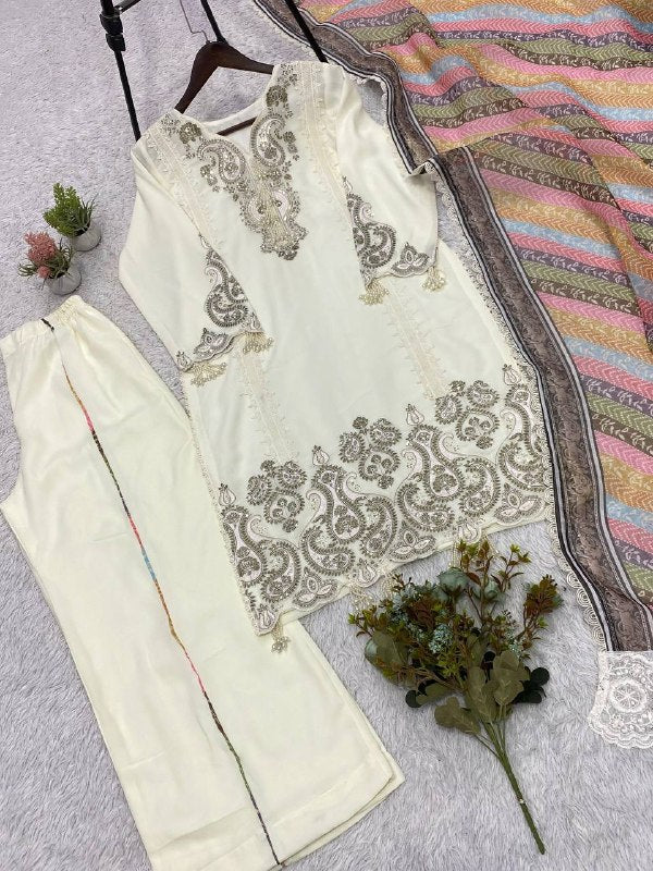 This Season Wear Our Beautiful Printed Top , Salwaar With Dupatta In  Roman Fabric (LG-2102)