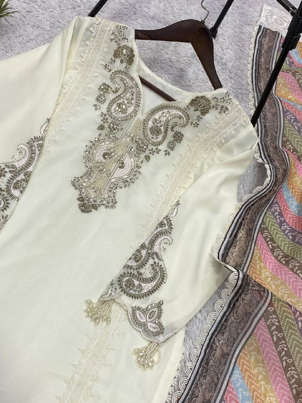 This Season Wear Our Beautiful Printed Top , Salwaar With Dupatta In  Roman Fabric (LG-2102)